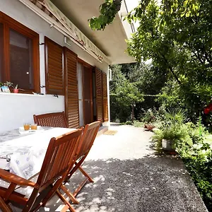 apartment-lidia-kastela.hotels-in-trogir.com/